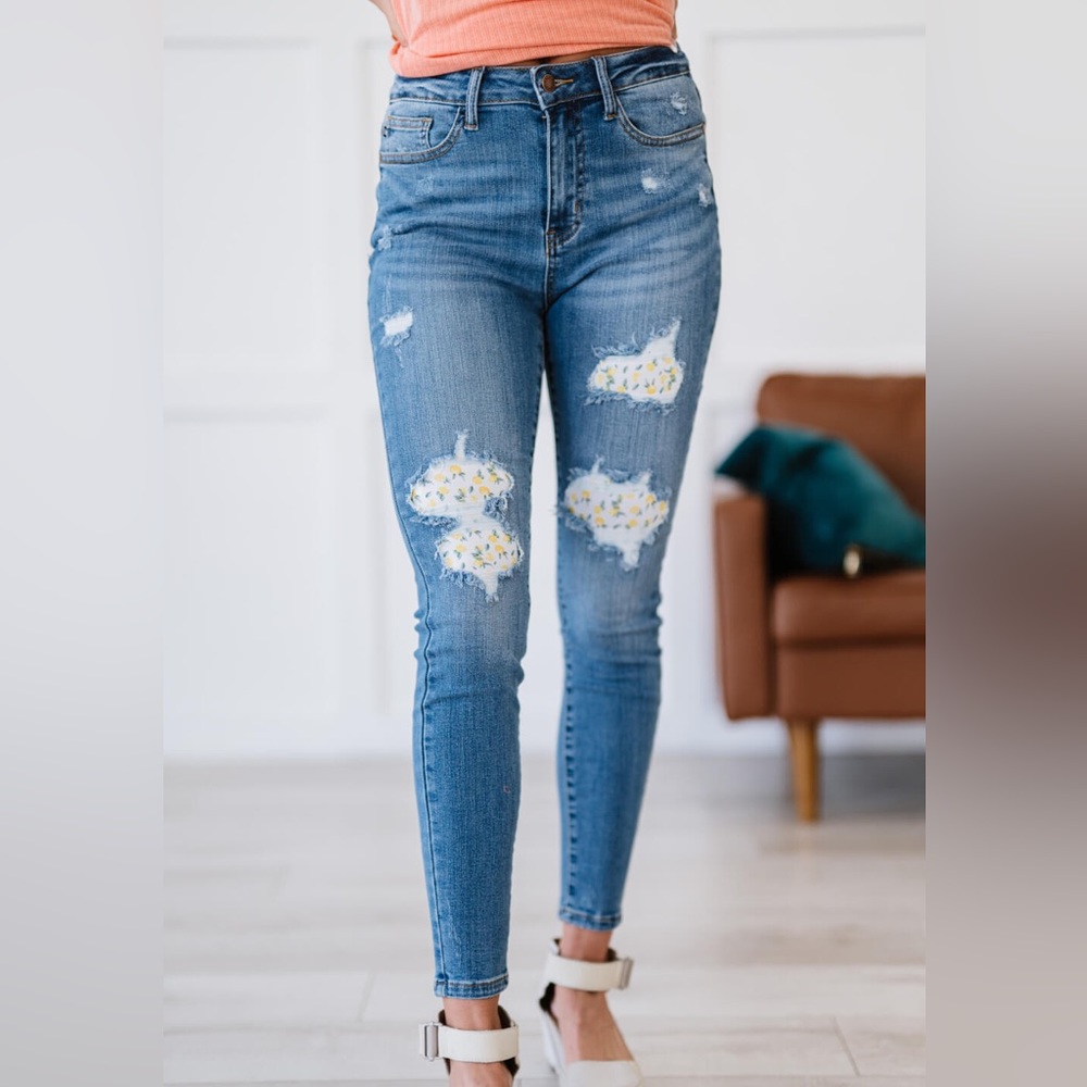 FINAL CALL🚨Judy Blue Lemon Print Lined Skinny Jeans - Picture 3 of 10